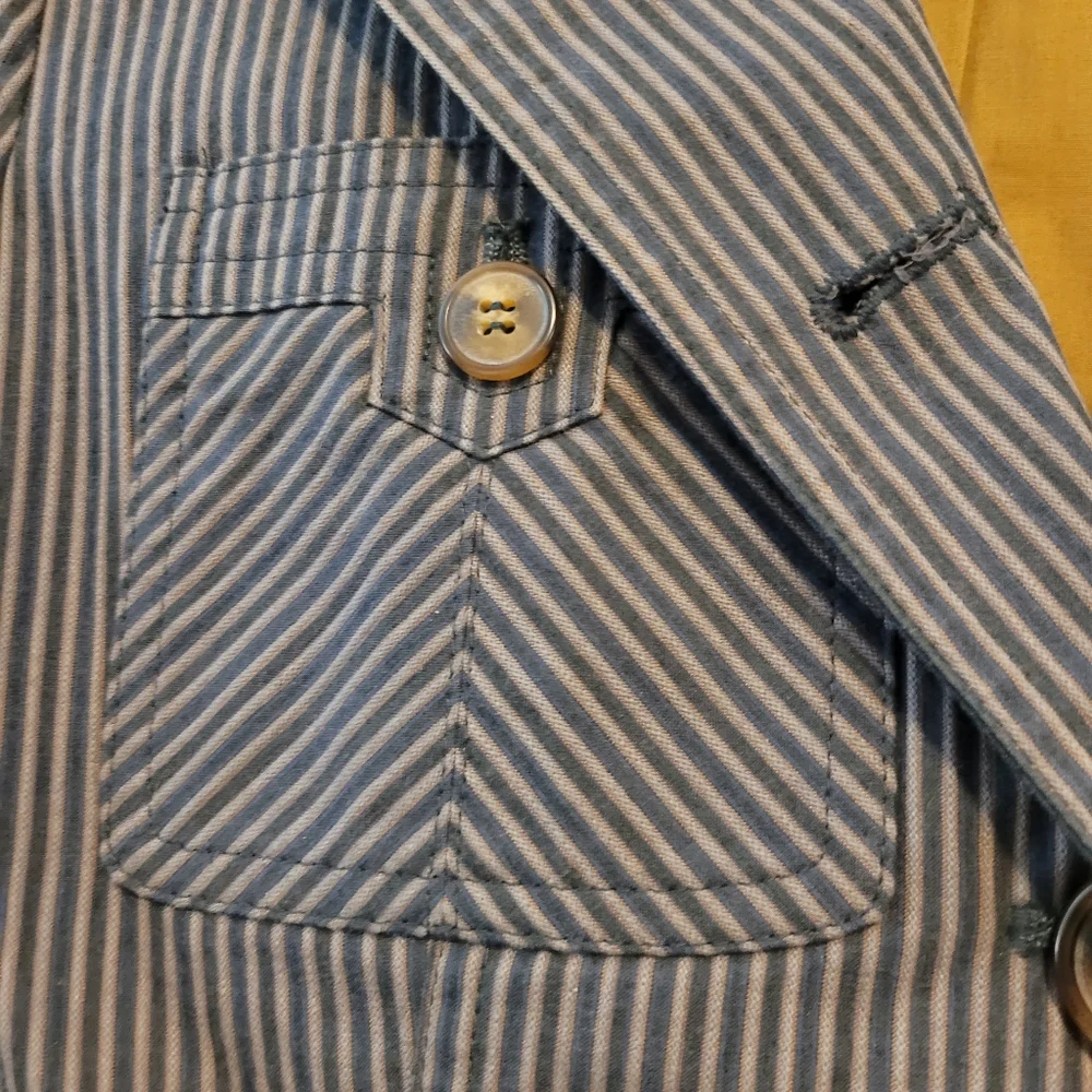 APOSTROPHE WOMENS SIZE 8 GRAY STRIPED STRUCTURED BLAZER-TIES IN THE FRONT - Picture 7 of 15